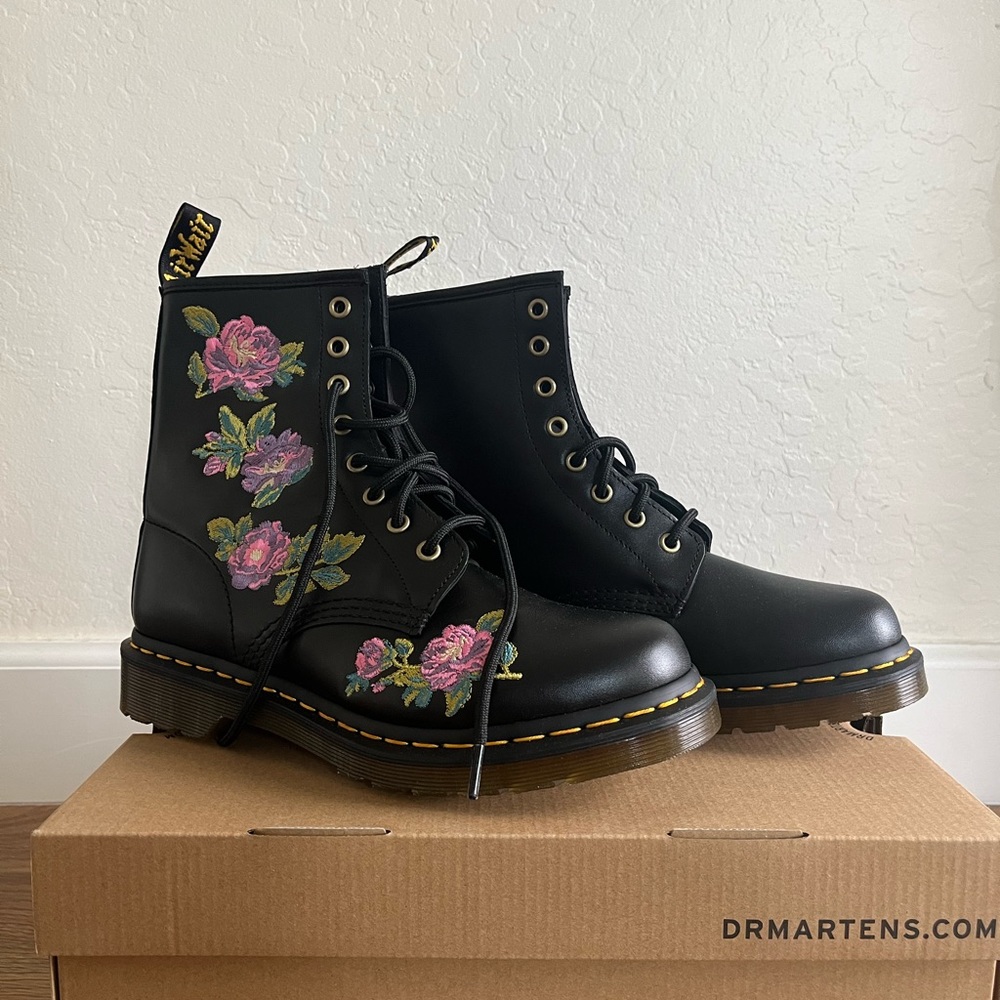 Dr Martens 1460 VONDA II WOMEN'S EMBROIDERED FLORAL BOOTS